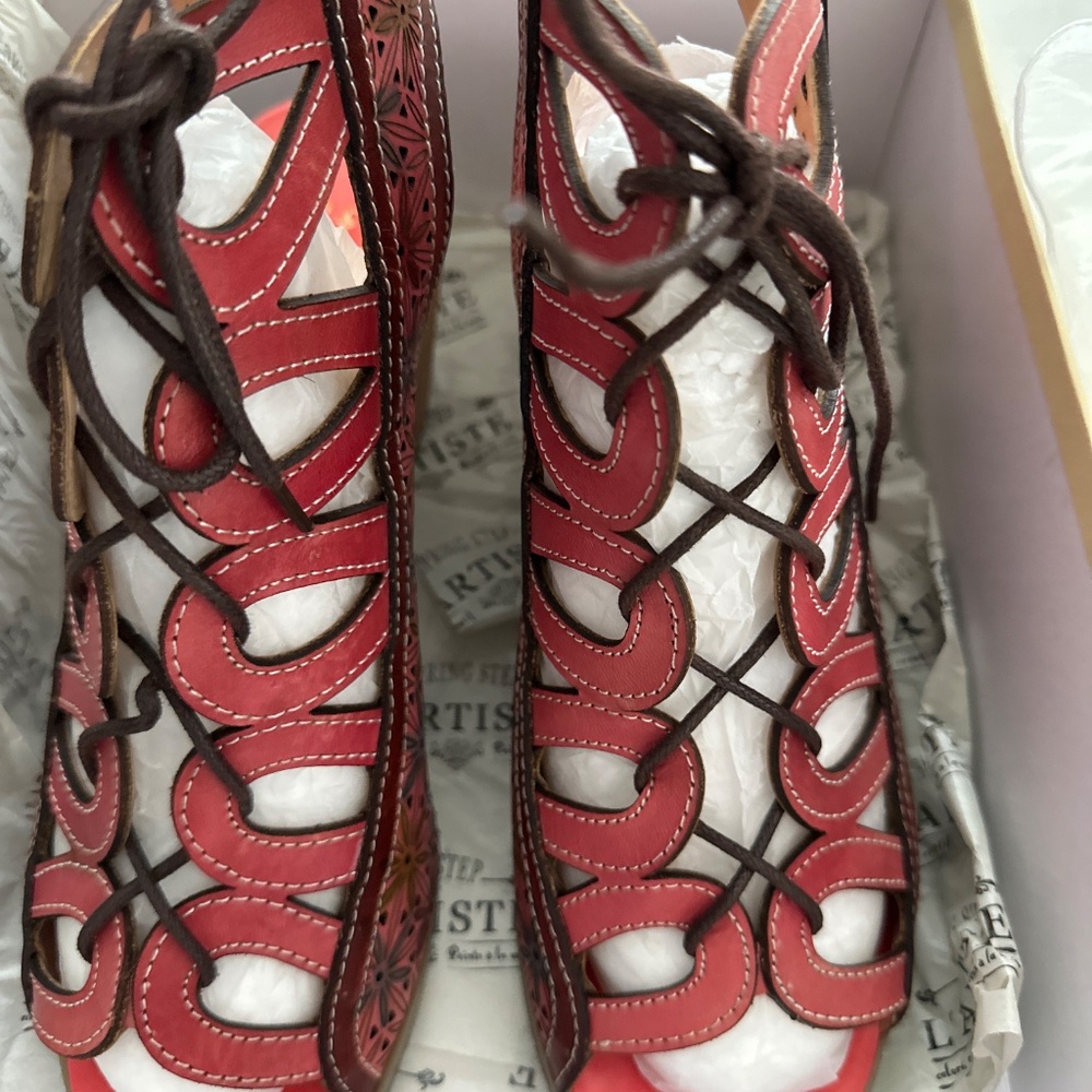 Shoes - Picture 4 of 7